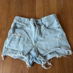 Uniqlo Women’s Light Wash Distressed High Rise Denim Jean Shorts Size 25”